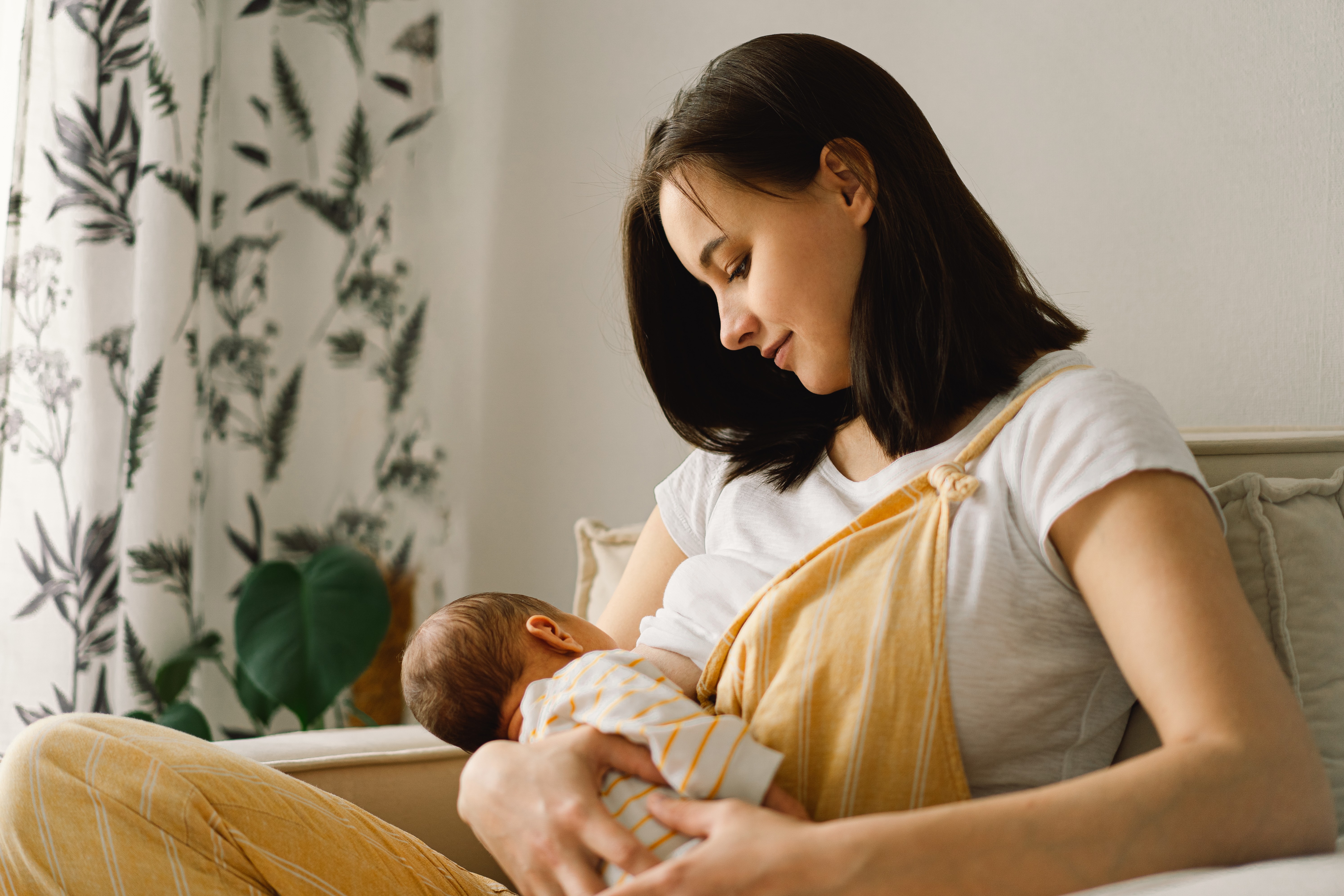 ASI bagus bayi gendut, berat badan bayi ASI, mitos menyusui, bayi sehat bukan berarti gendut, tumbuh kembang sesuai KMS, penilaian kualitas ASI, Bunda, si Kecil